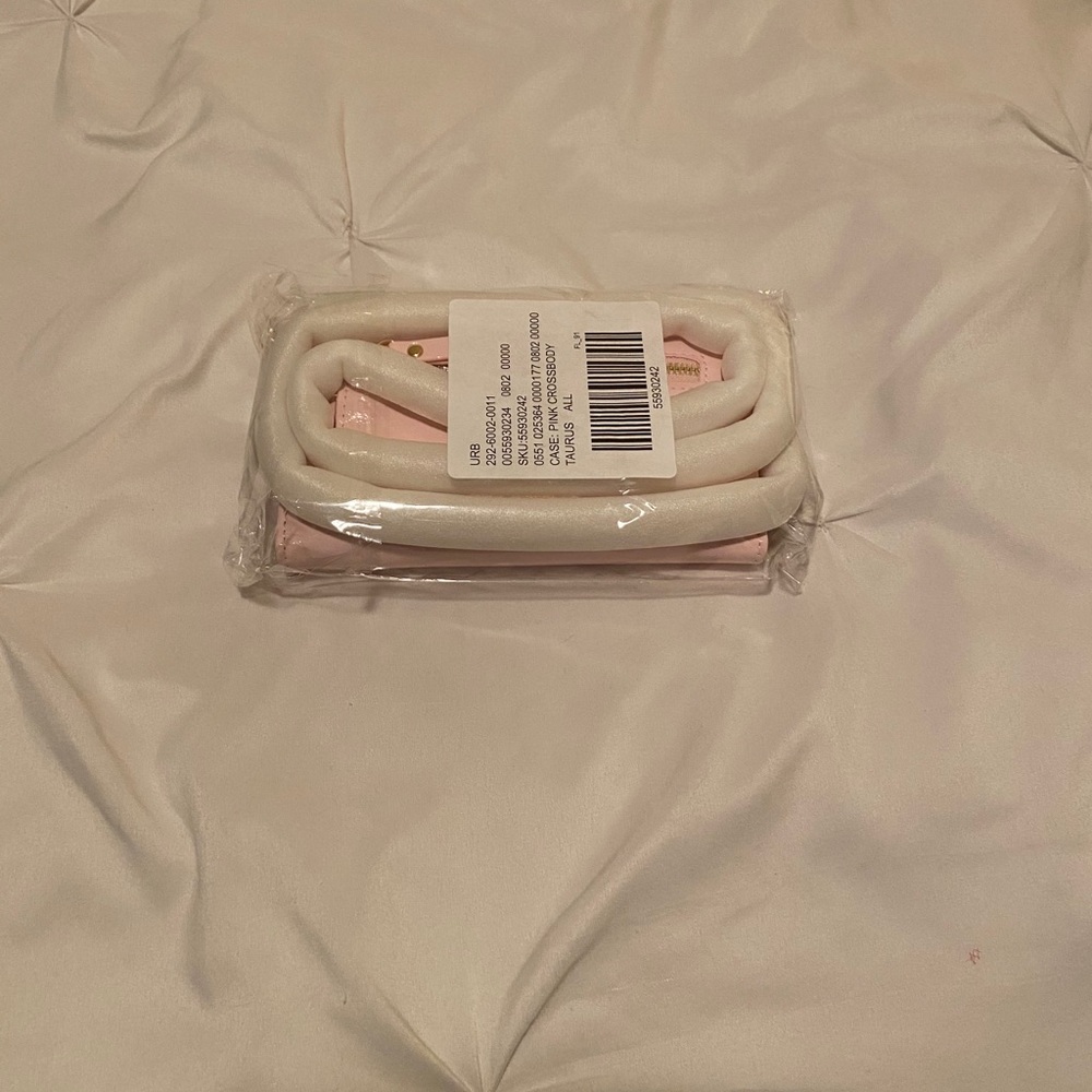 NWT Urban Outfitters iPhone 11 Purse - Picture 6 of 6